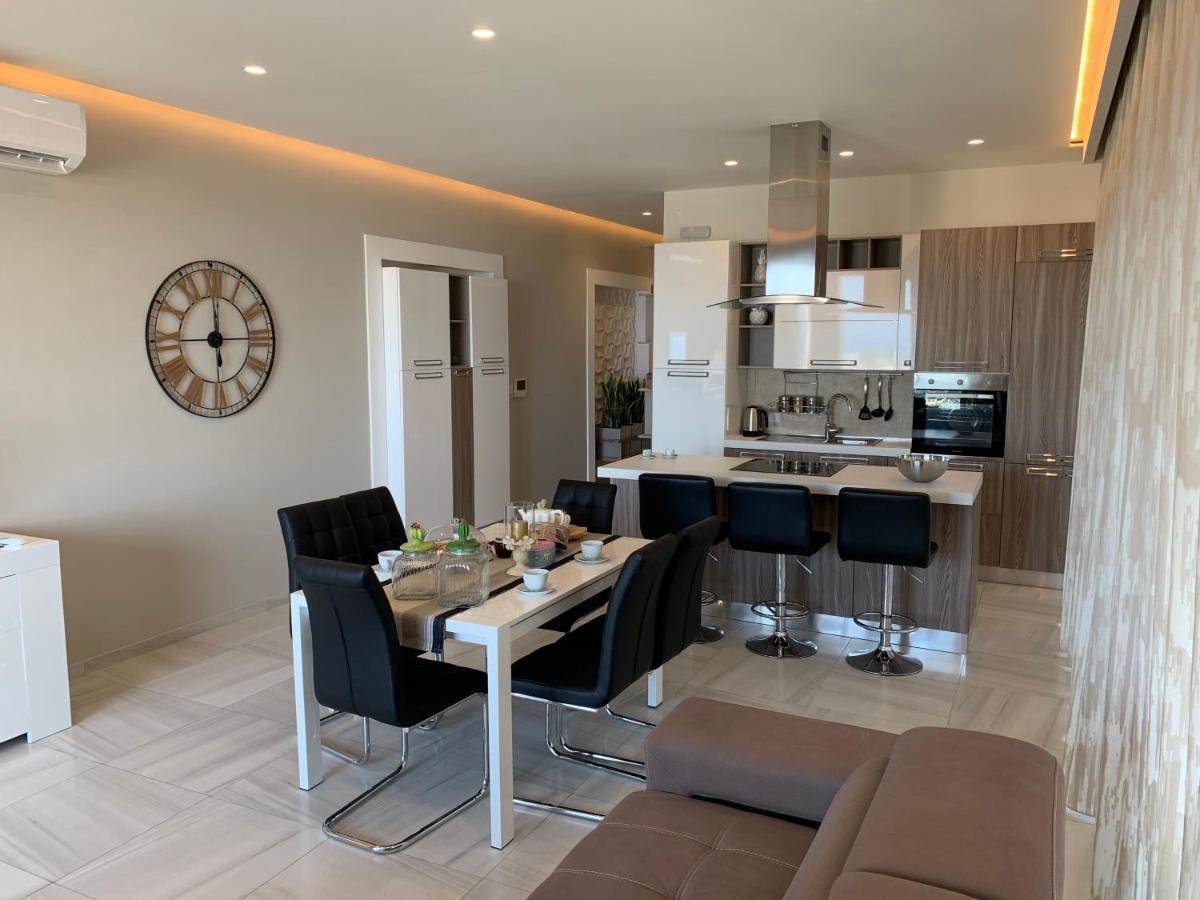 Artist Terrace Apartments Mellieha Bagian luar foto