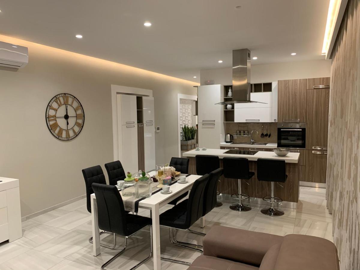 Artist Terrace Apartments Mellieha Bagian luar foto