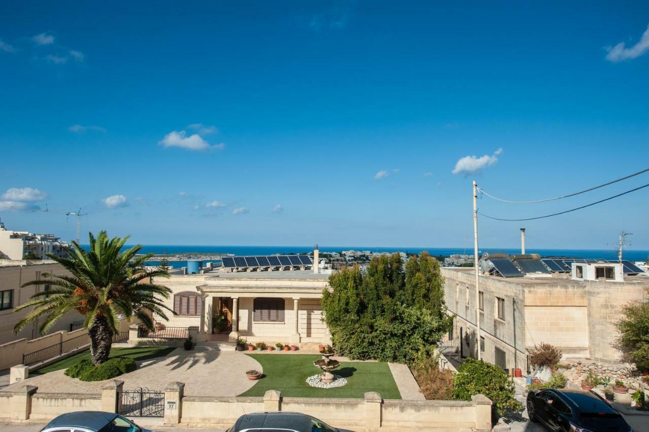 Artist Terrace Apartments Mellieha Bagian luar foto